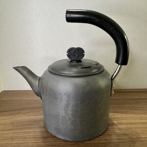 CALPHALON Gray Celtic Finial Symbol Lid Teapot 2 Quart Kettle Made‎ in Ireland
